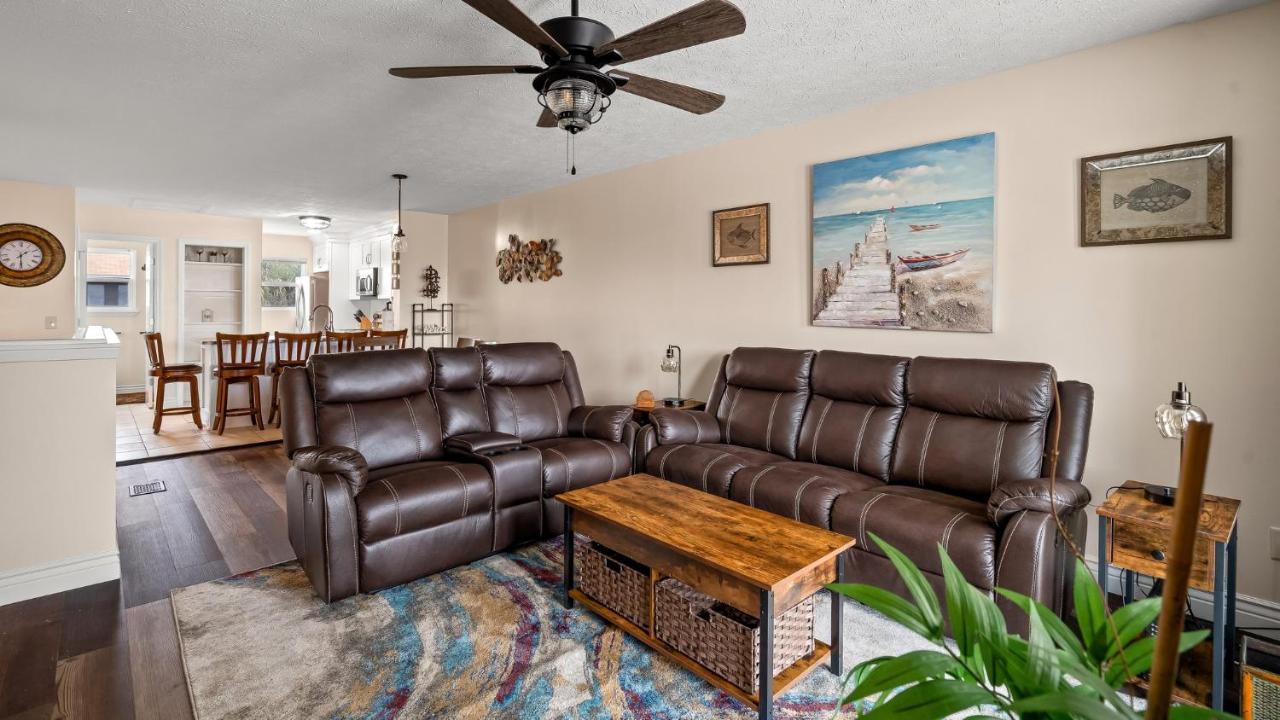 Pet Friendly Townhome With Gulf Views And Hot Tub Right Across From Beach And Schooners Panama City Beach Extérieur photo