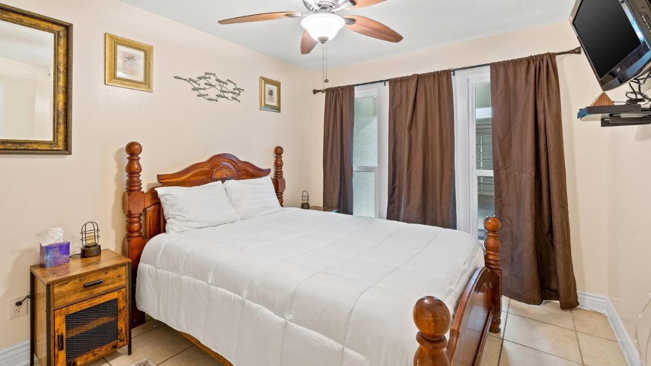 Pet Friendly Townhome With Gulf Views And Hot Tub Right Across From Beach And Schooners Panama City Beach Extérieur photo